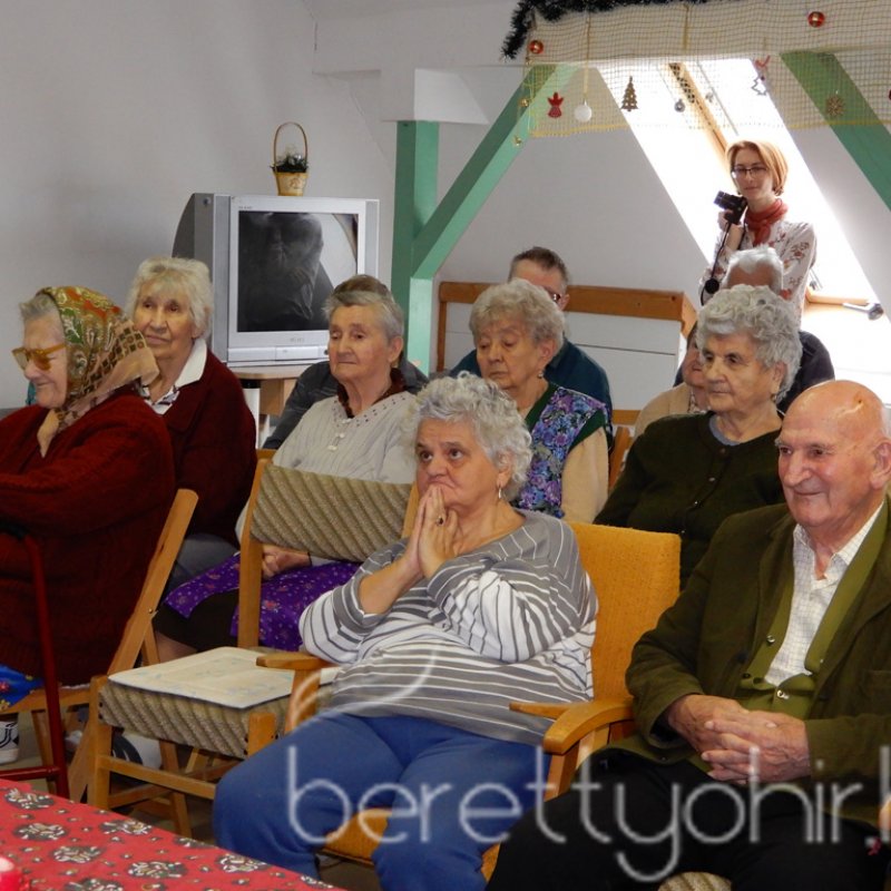 Mesét kaptak ajándékba 25